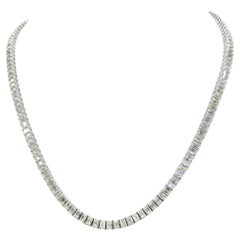  Collier de tennis en or blanc 18 carats et diamants blancs taille émeraude