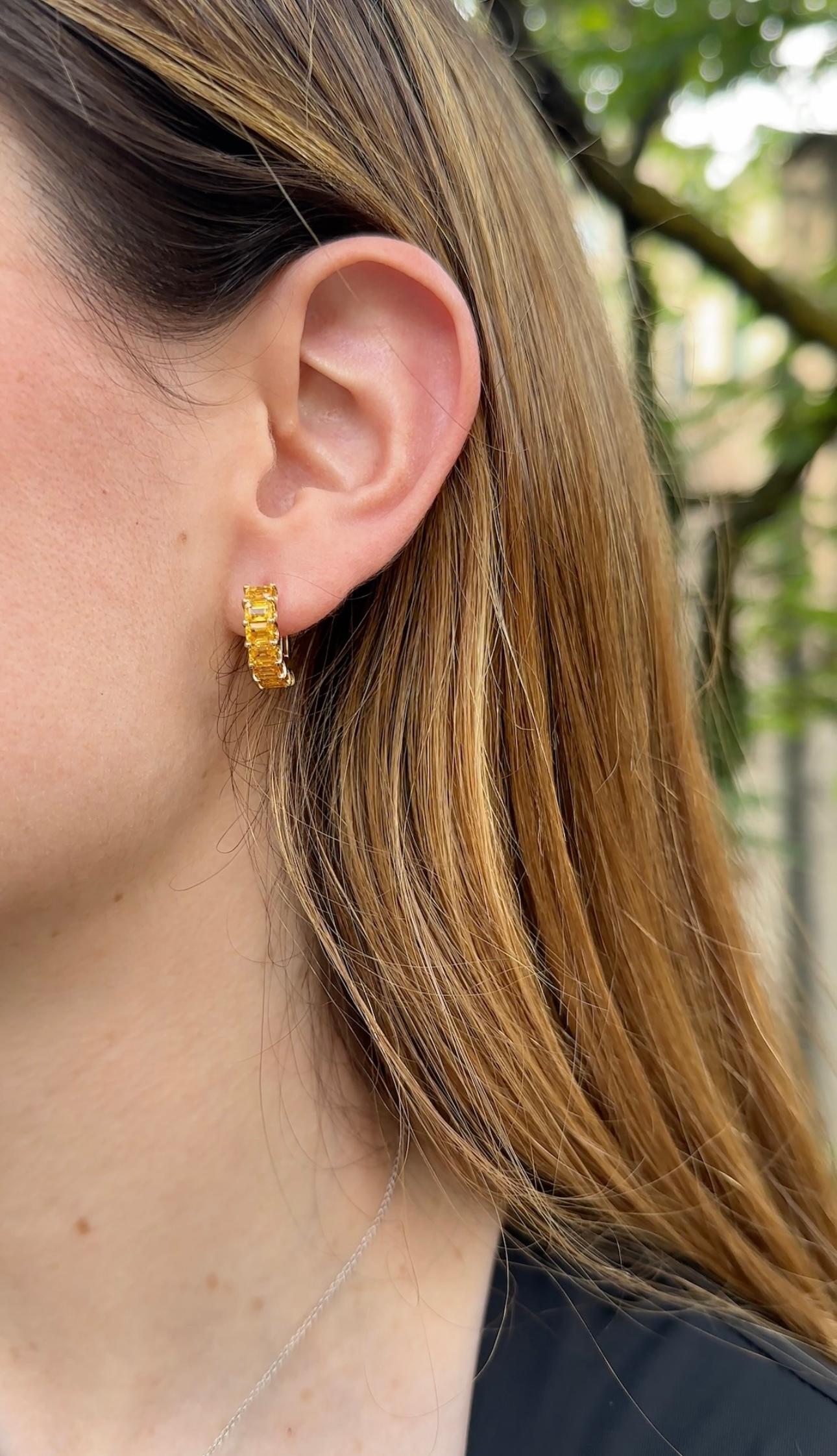 Taille émeraude Créoles en saphir jaune taillé en émeraude en vente