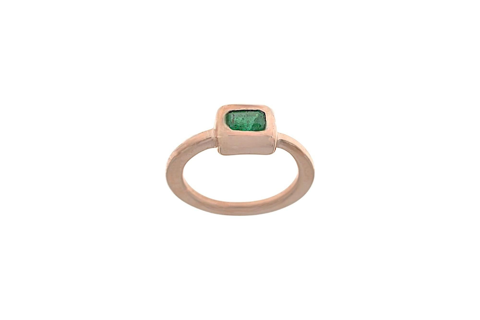 Contemporary Emerald Cut Green Emerald Rose Gold Ring Botta Jewelry For Sale