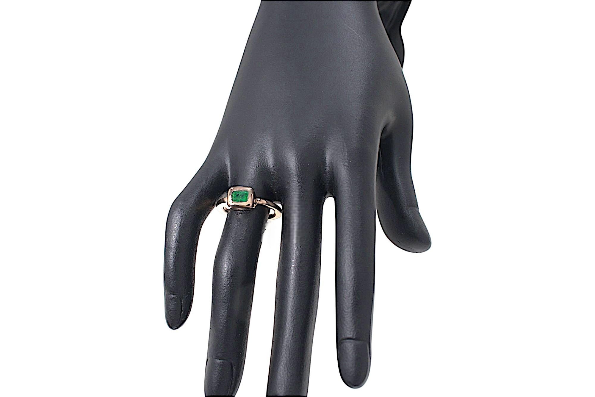 Emerald Cut Green Emerald Rose Gold Ring Botta Jewelry In New Condition For Sale In Milano, IT