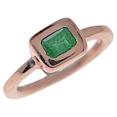 Esmeralda verde talla esmeralda Anillo de oro rosa Joyería Botta