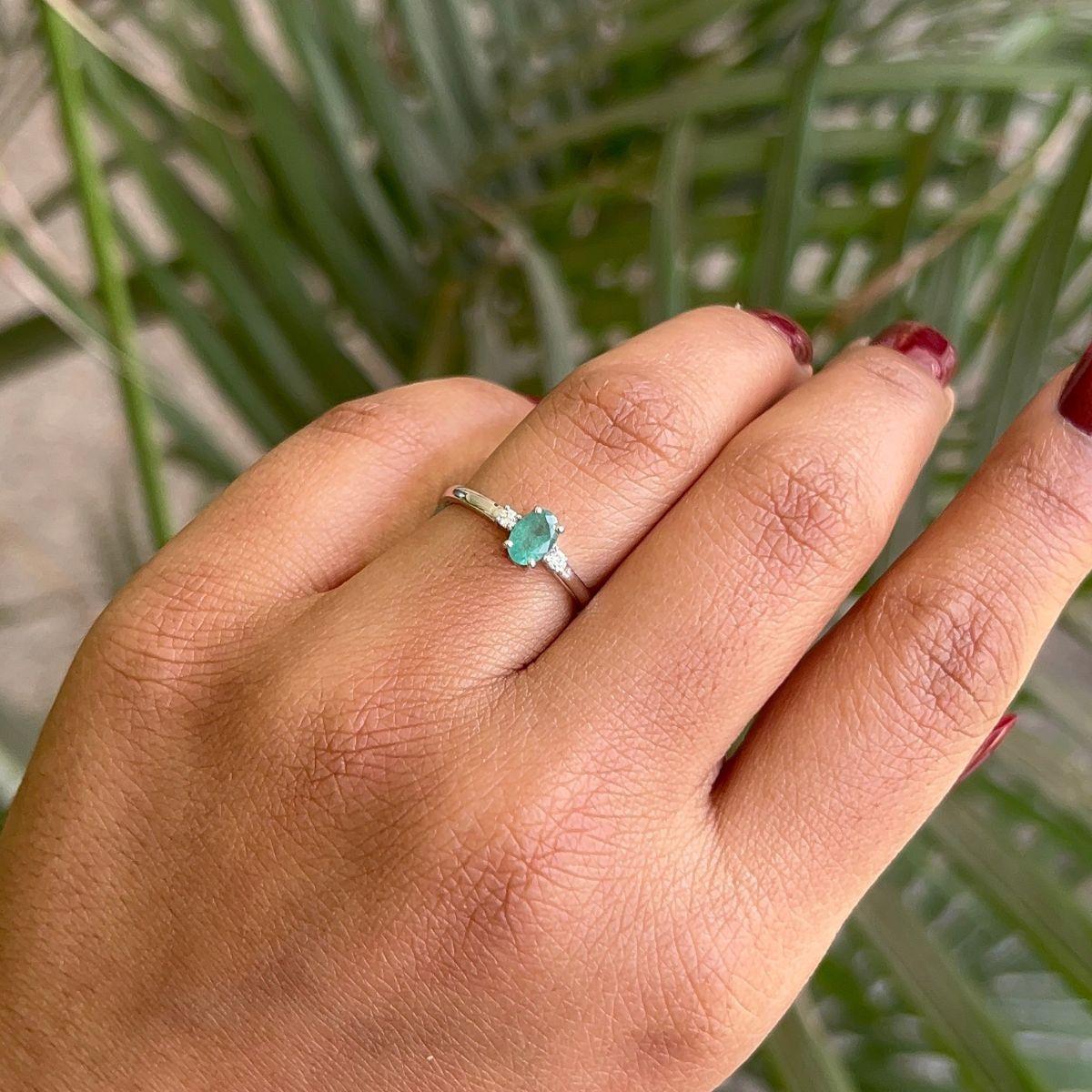 in vendita:  Anello a tre pietre con smeraldo e CZ per la festa della mamma in argento 925 A. Silver 2