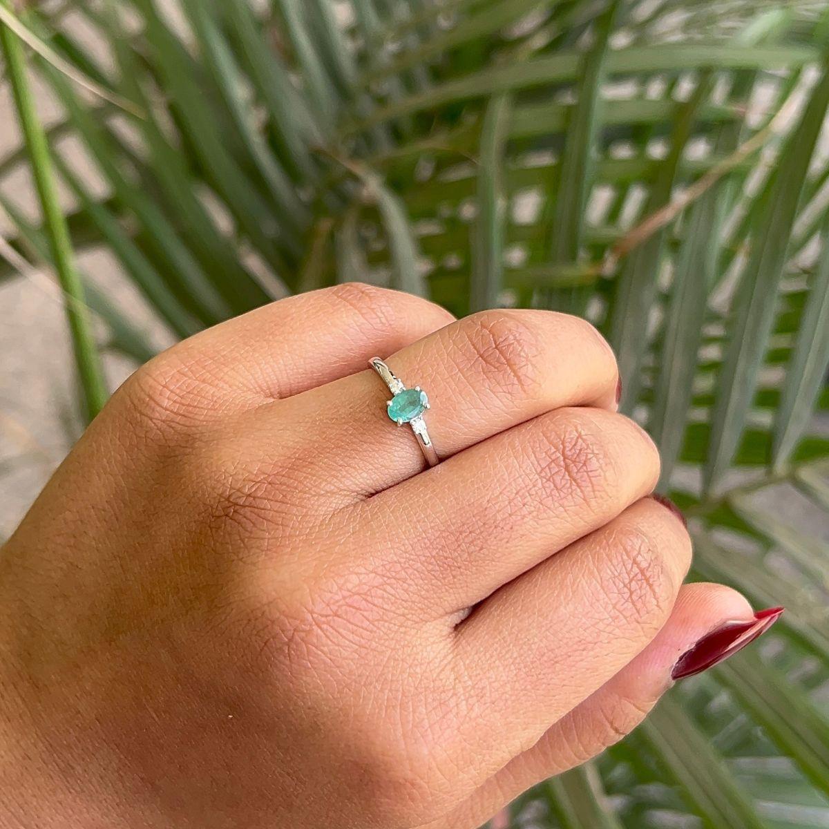 in vendita:  Anello a tre pietre con smeraldo e CZ per la festa della mamma in argento 925 A. Silver 4