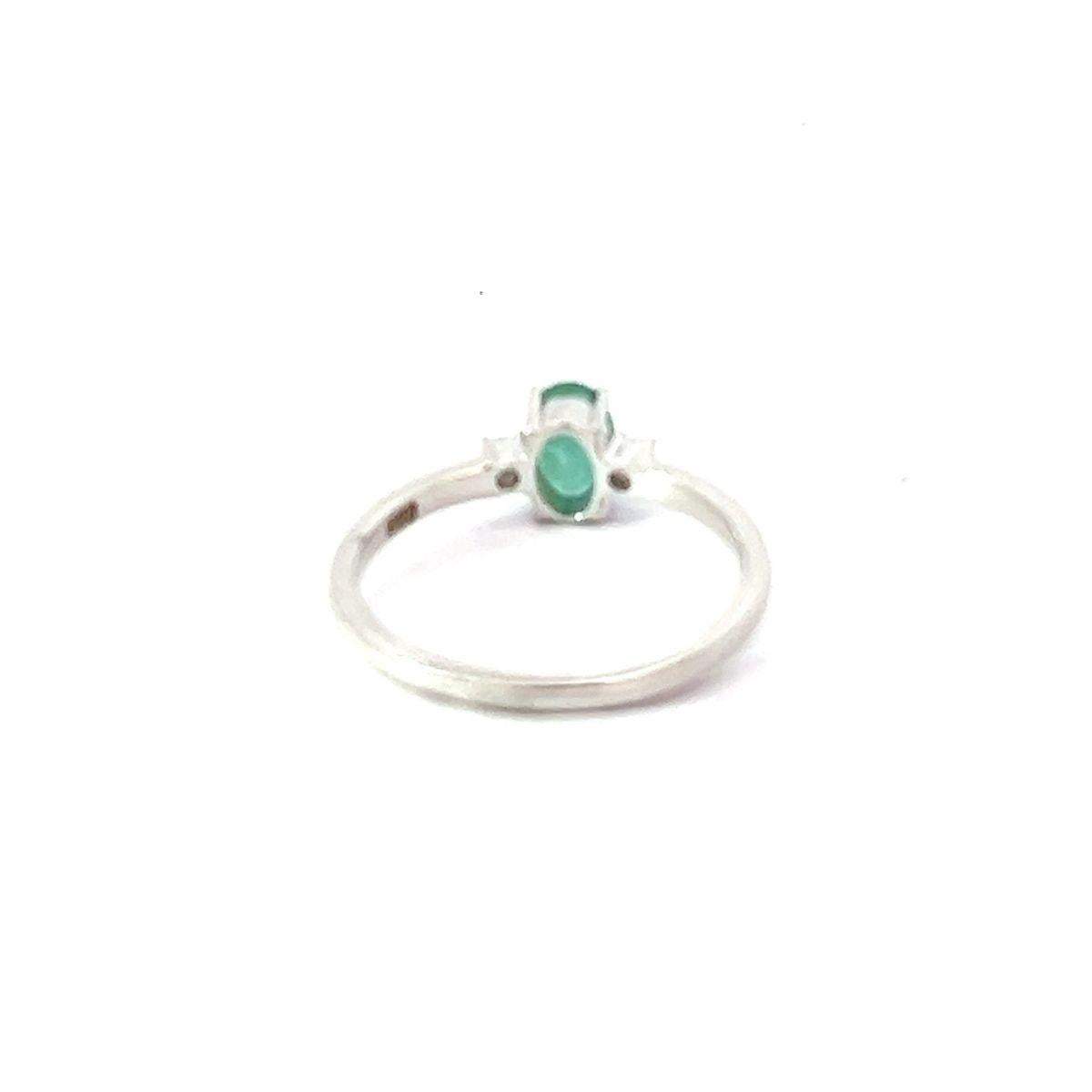 in vendita:  Anello a tre pietre con smeraldo e CZ per la festa della mamma in argento 925 A. Silver 7