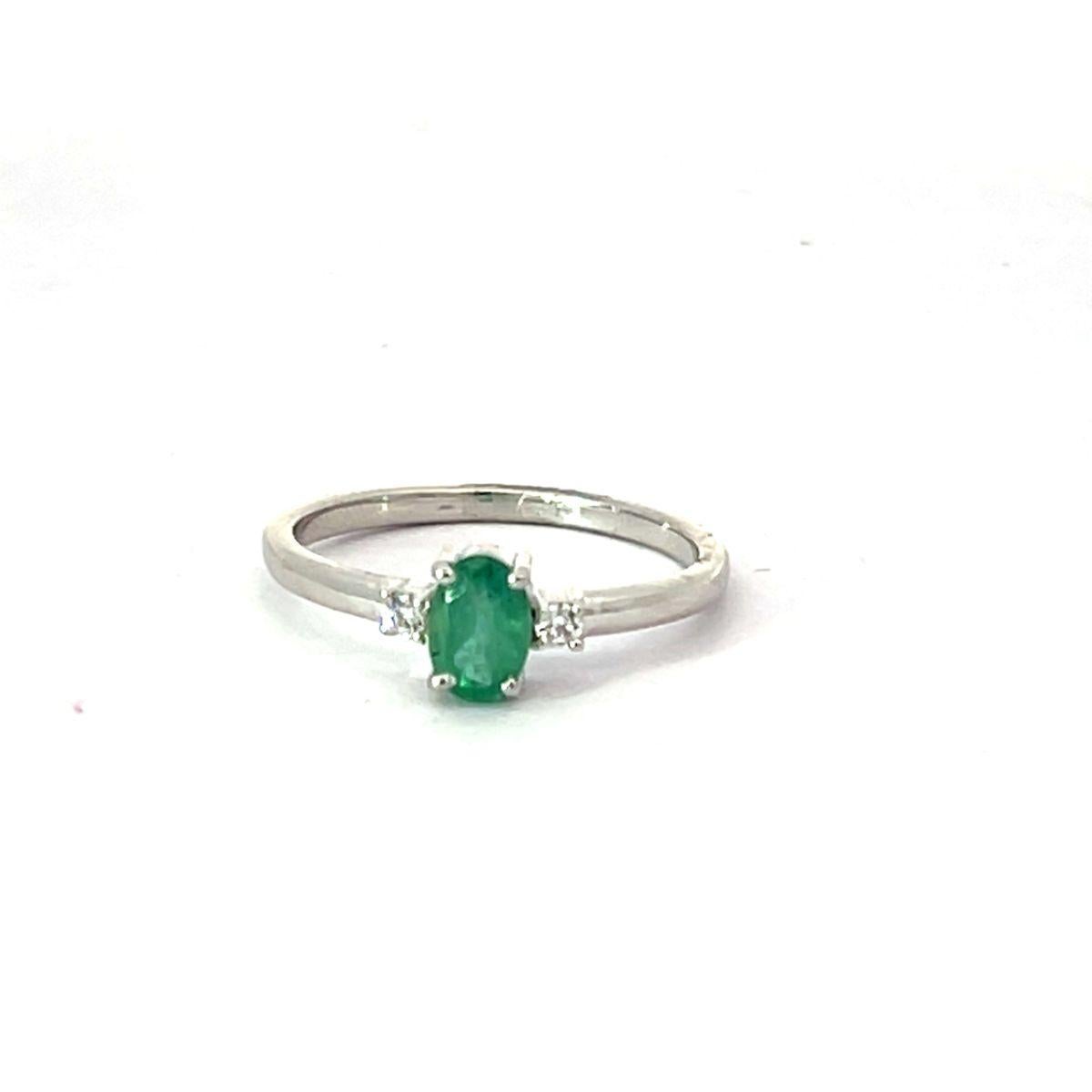 in vendita:  Anello a tre pietre con smeraldo e CZ per la festa della mamma in argento 925 A. Silver 8
