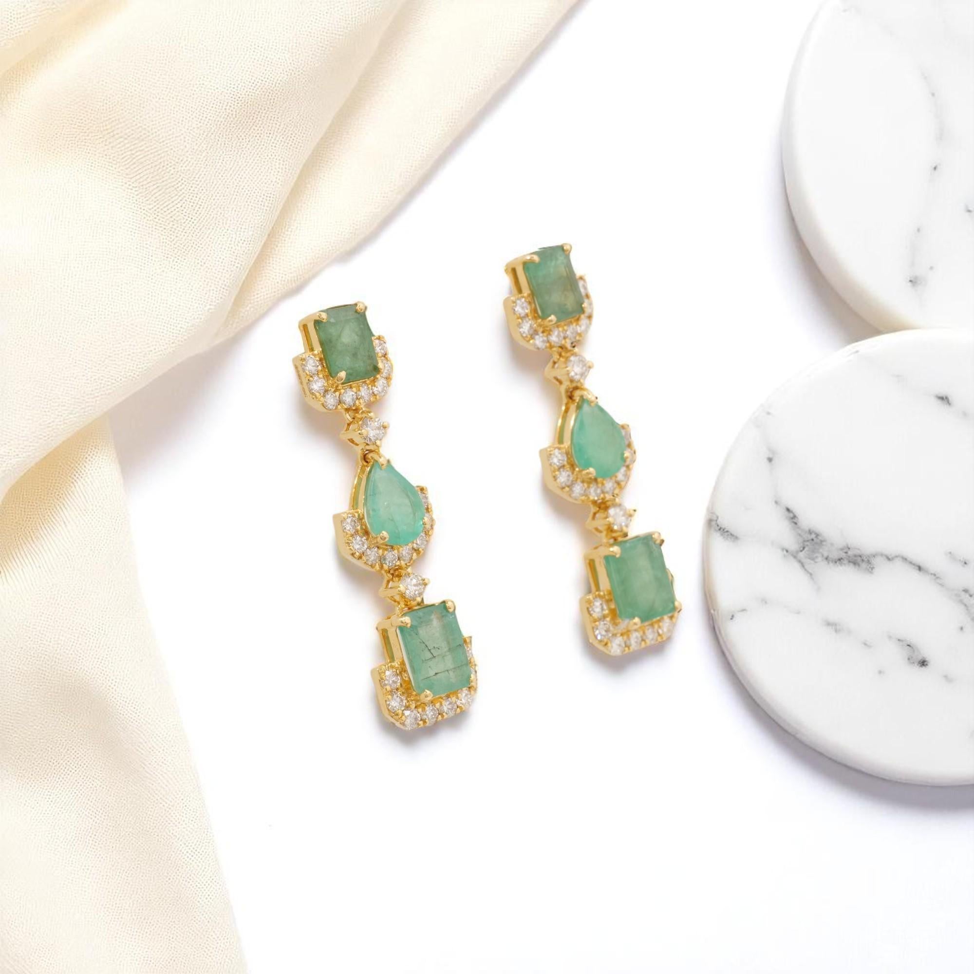 Taglio rotondo Orecchini a goccia con gemma smeraldo e diamante in oro massiccio 14K (certificati) in vendita