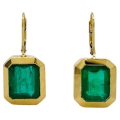 Emerald Dangle Earrings in 18K Yellow Gold