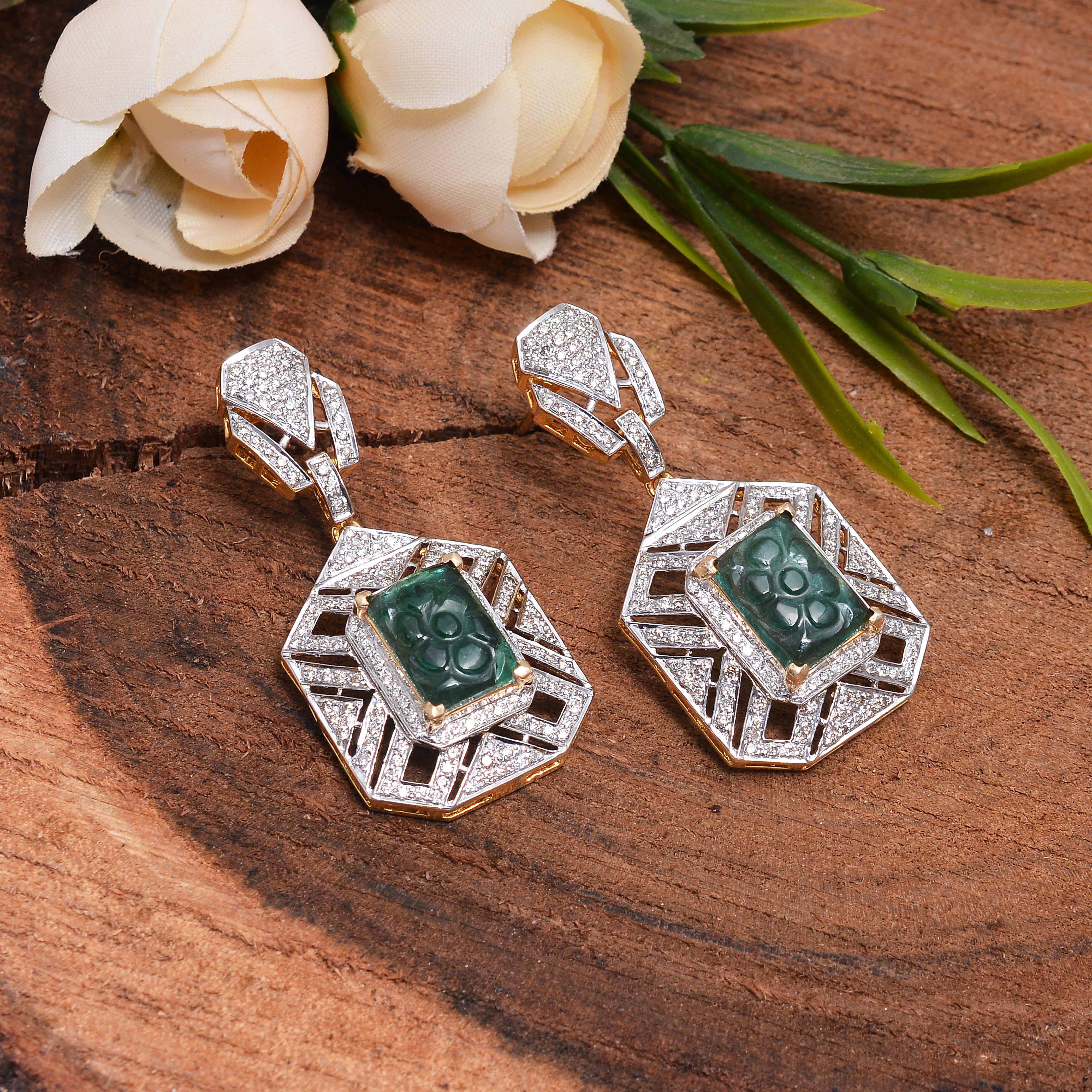 Art Deco Emerald Dangle Earrings with Diamond in 18k Gold For Sale