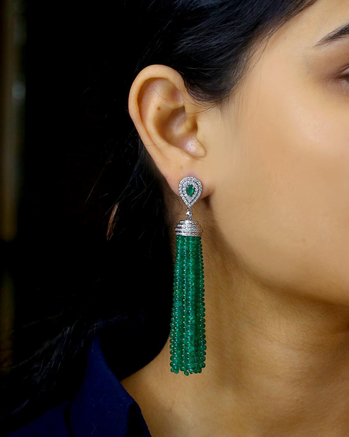 Smaragd-Ohrhänger mit Diamanten aus 18 Karat Gold (Art déco) im Angebot