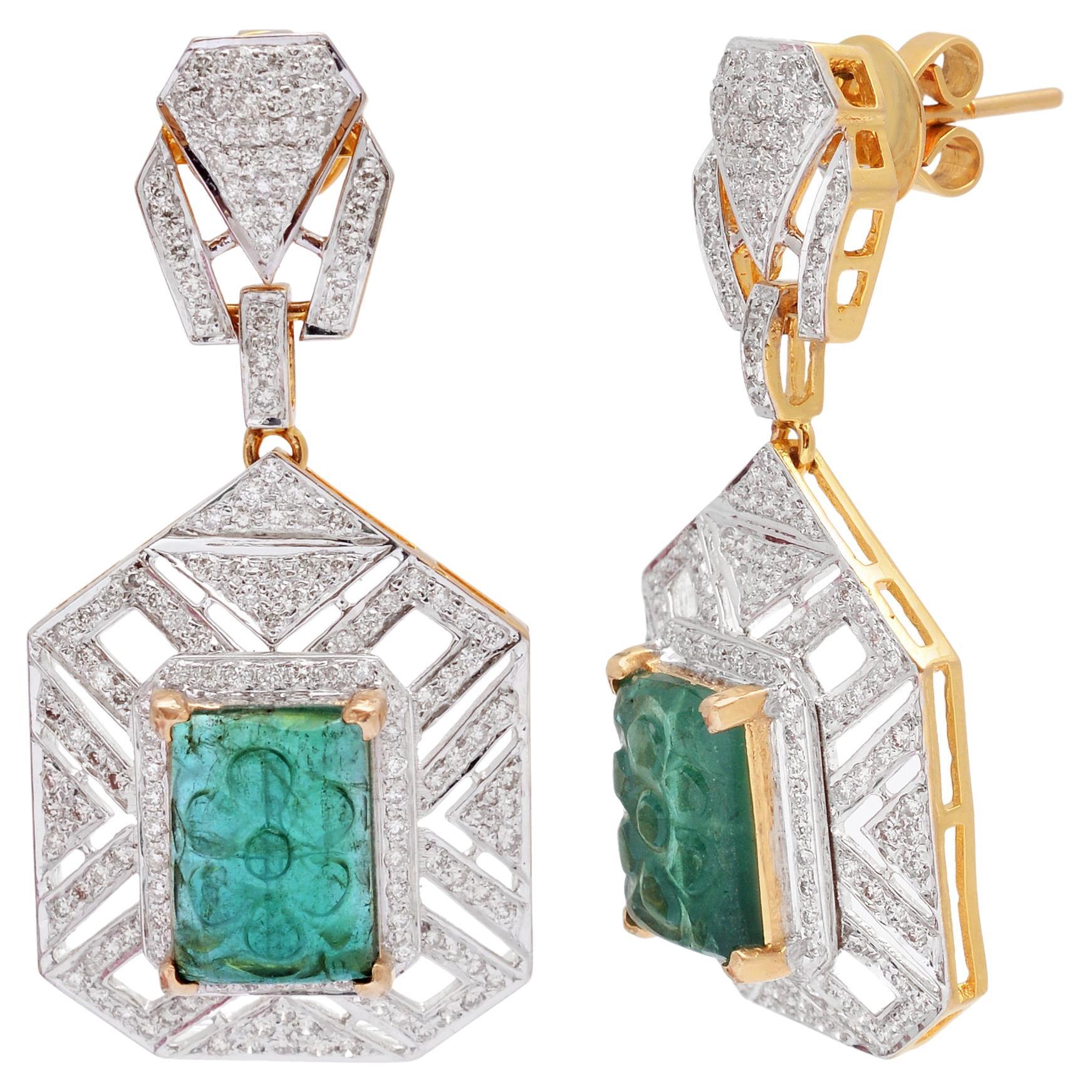 Boucles d'oreilles pendantes émeraude avec diamant en or 18K en vente