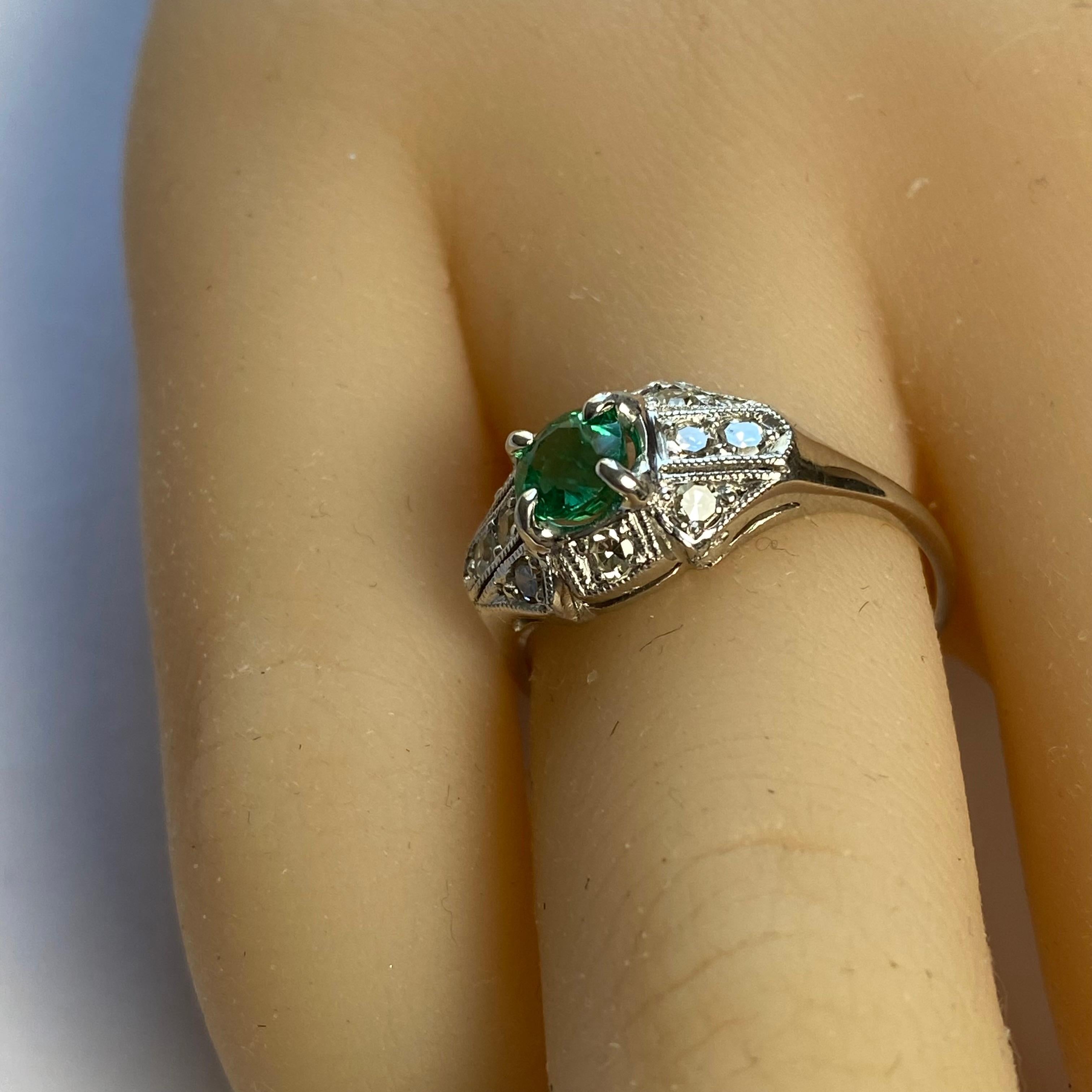 Emerald Diamond 0.90 Carat Vintage Platinum Filigree Milgrain Trim Size 6.5 Ring In Good Condition For Sale In New York, NY