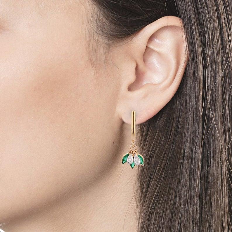 Modern Emerald Diamond 14 Karat Gold Grass Dew Drop Earrings For Sale