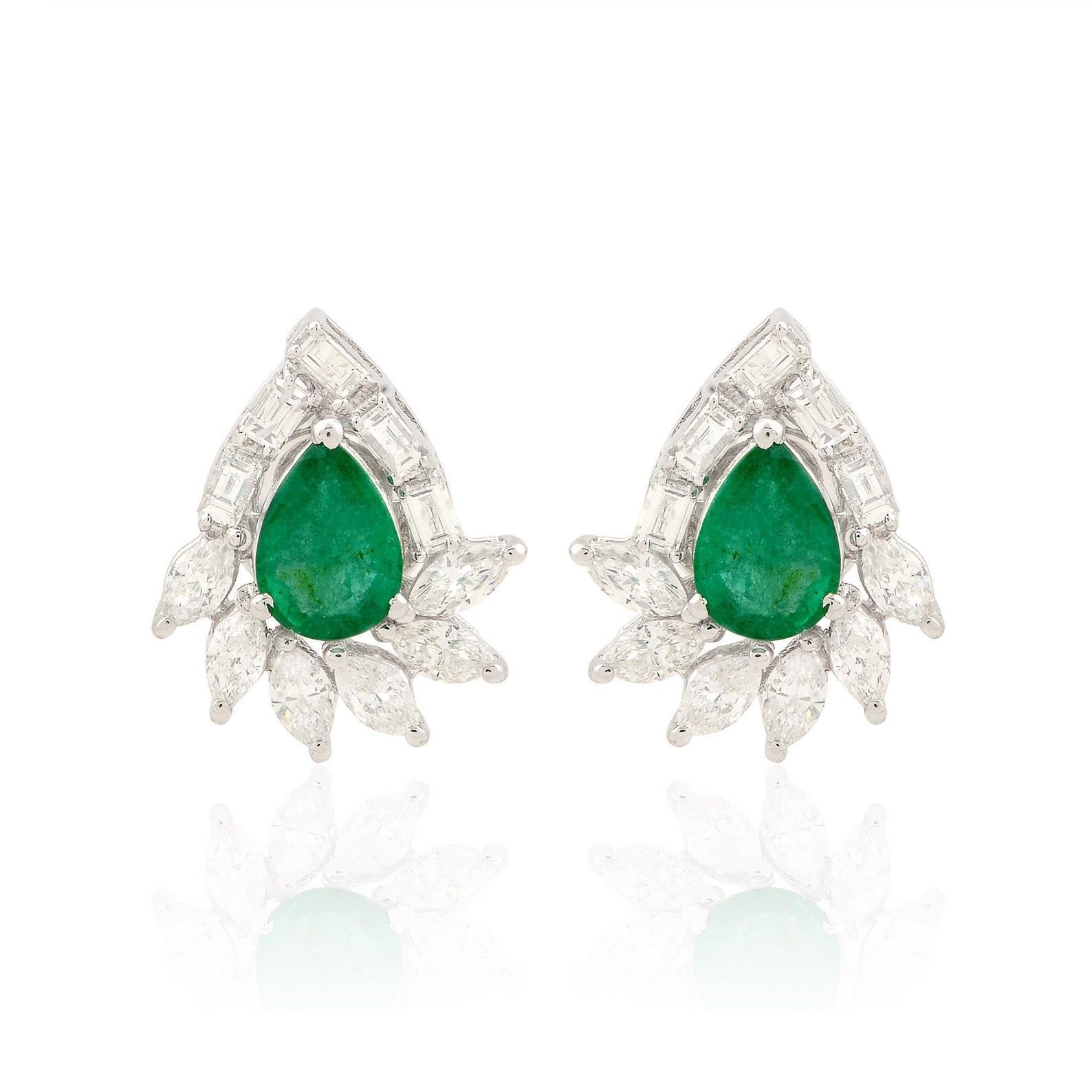 Contemporary Emerald Diamond 14 Karat Gold Stud Earrings For Sale