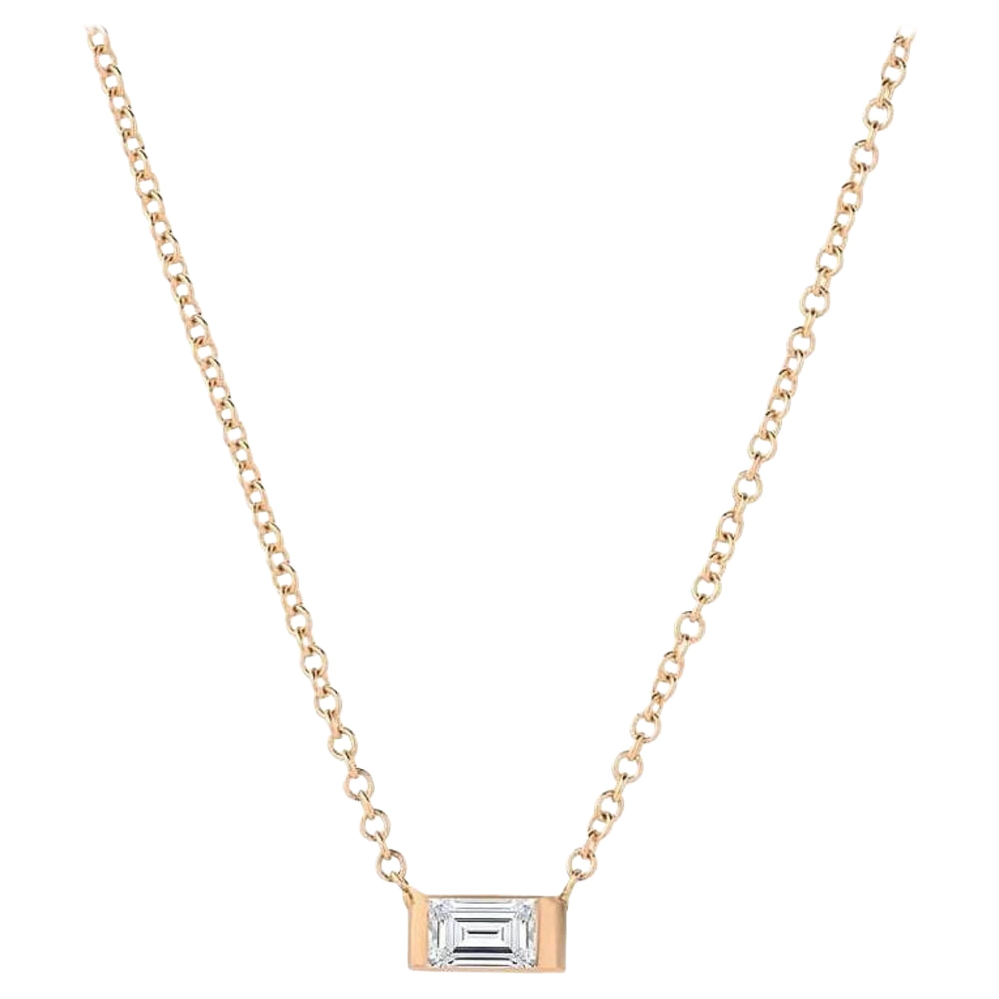 Collier à breloques en or 14K avec émeraude et diamant en vente
