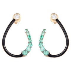 Boucles d'oreilles courbes en or jaune 14K avec diamant émeraude et émail noir