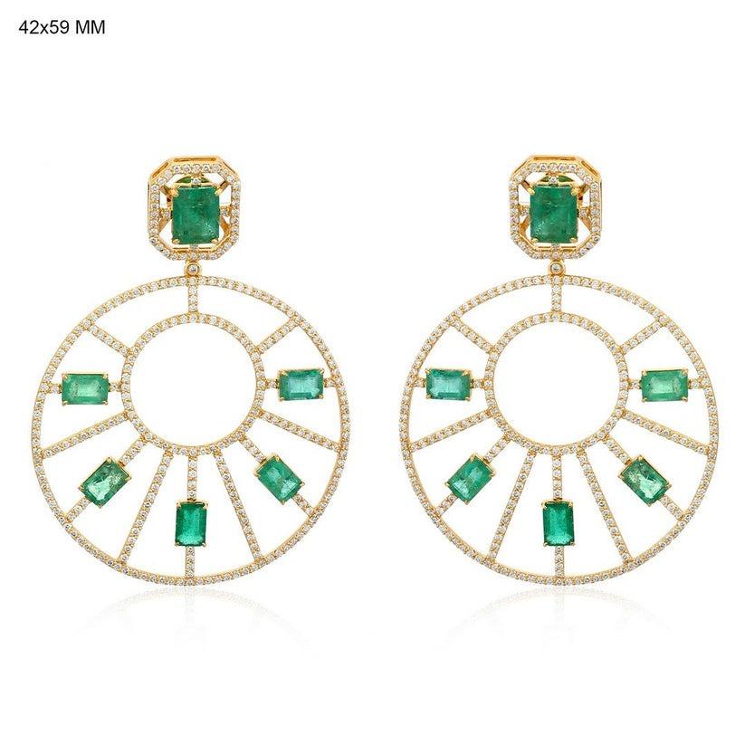 Moderno Orecchini a raggiera in oro giallo 14K con diamante smeraldo in vendita