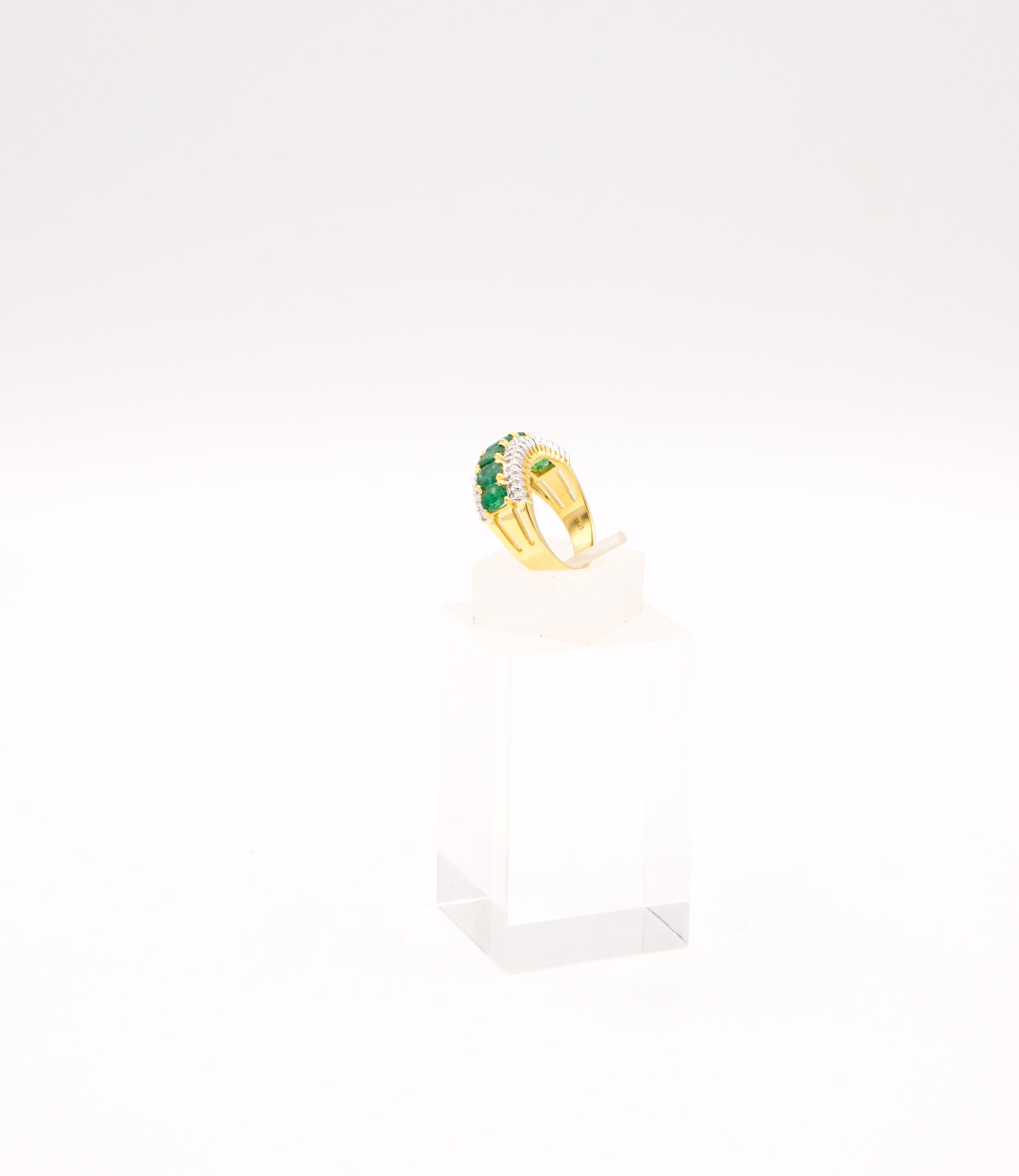 Emerald diamond 18 k band ring In New Condition For Sale In Bad Kissingen, DE