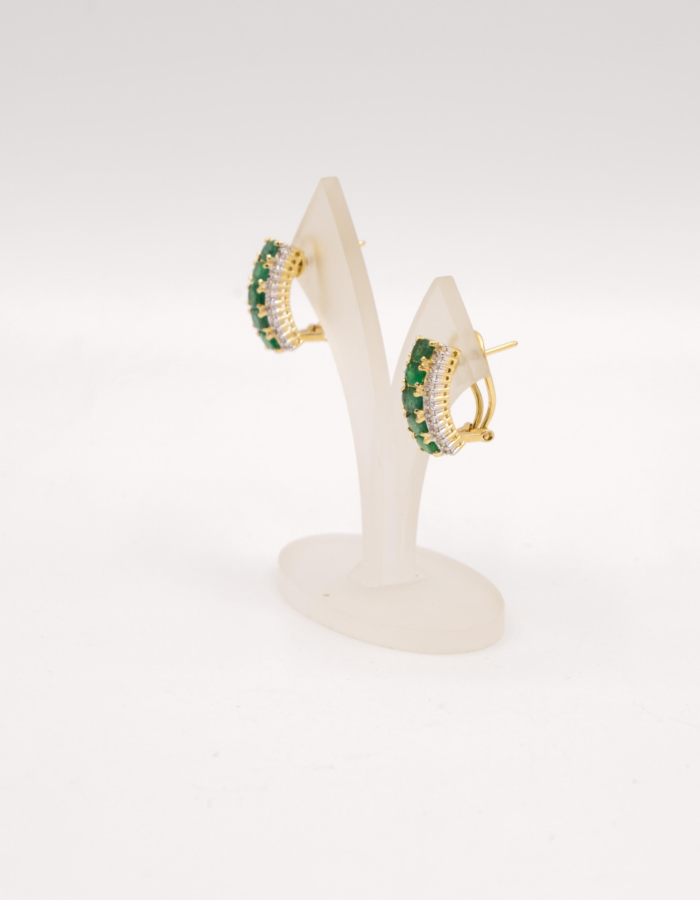 Emerald diamond 18 k gold clip earrings For Sale 1