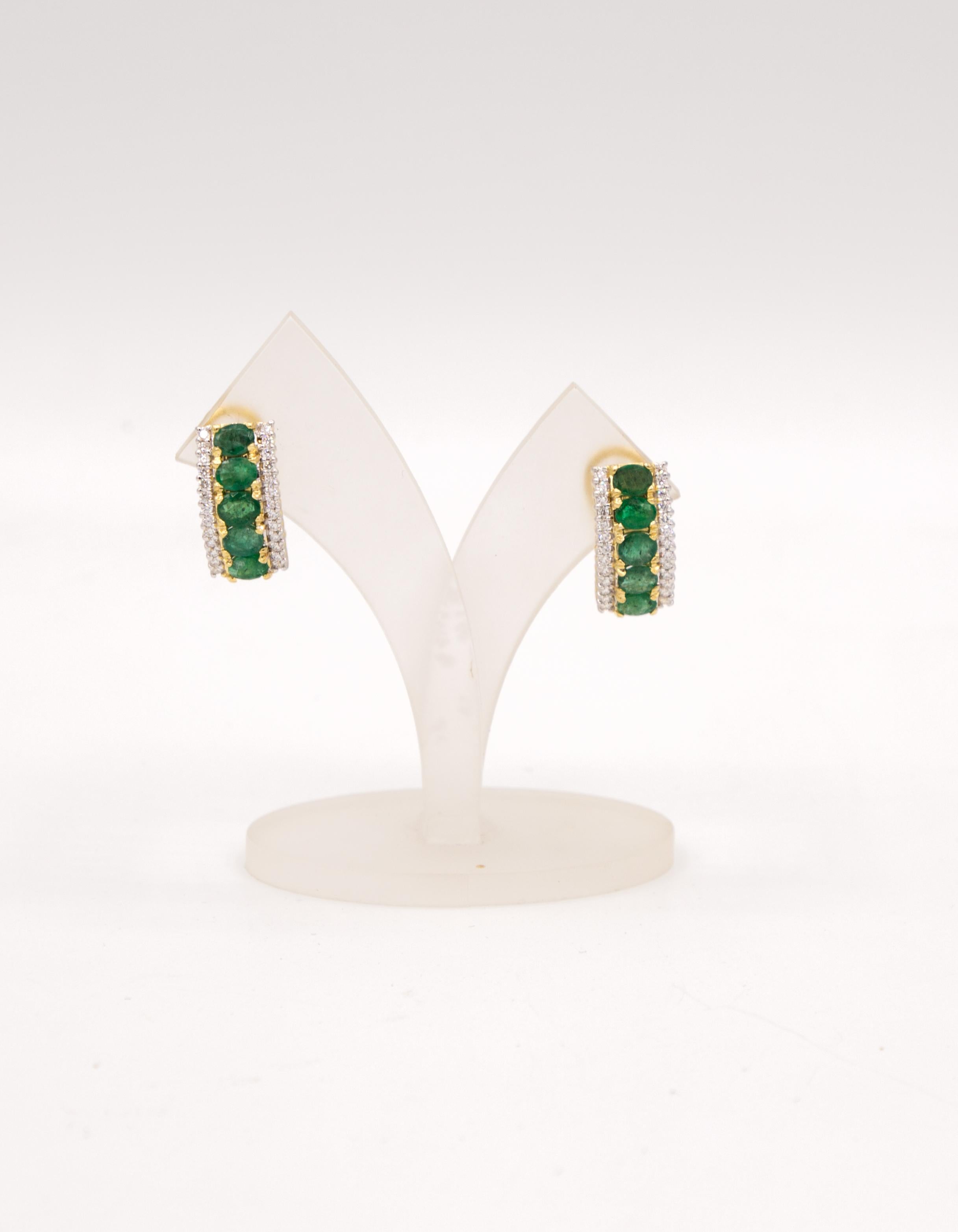 Emerald diamond 18 k gold clip earrings For Sale 3