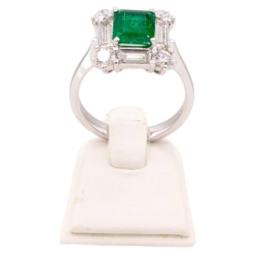 Emerald Diamond 18 k gold For Sale
