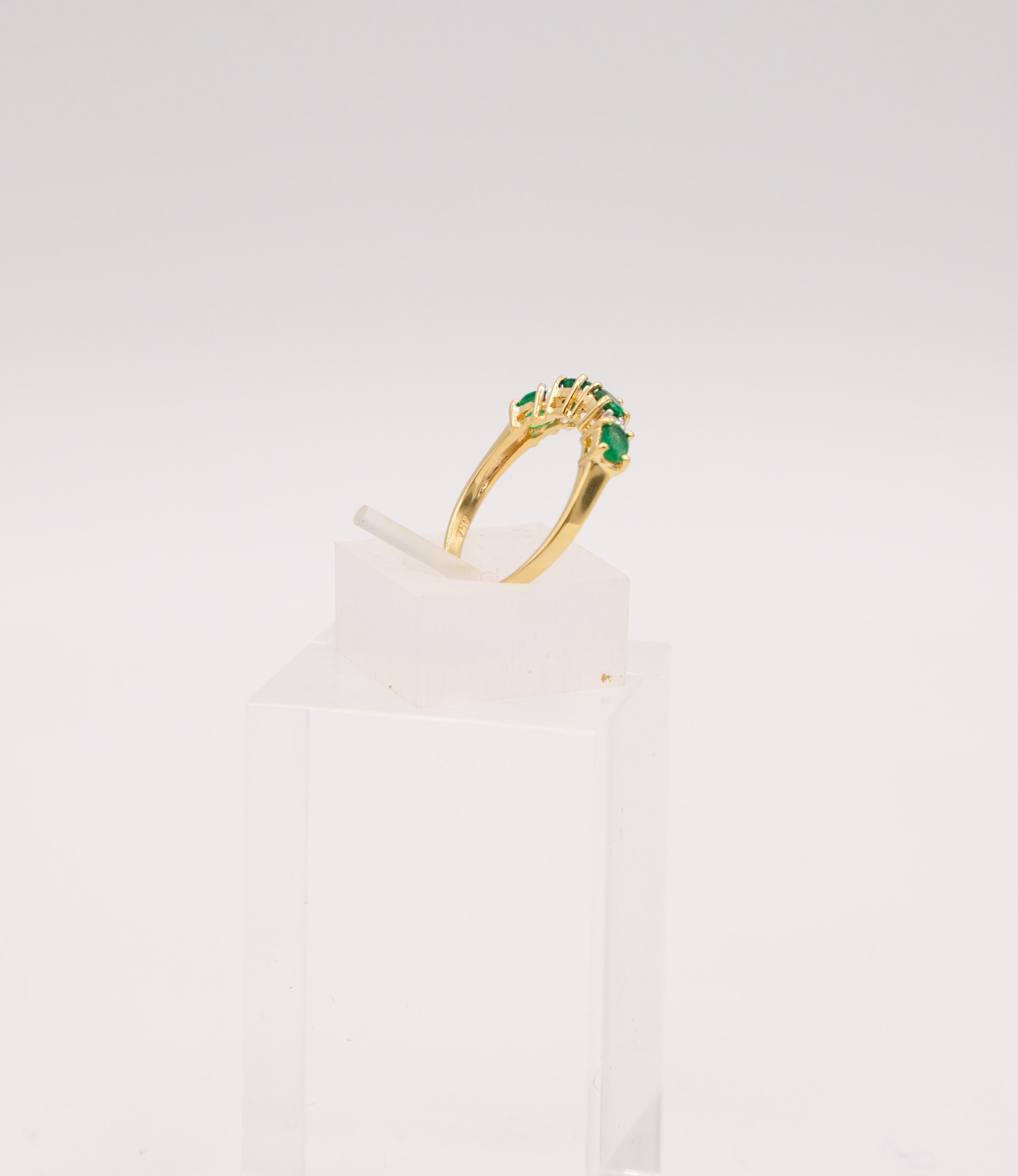 Emerald diamond 18 k ring For Sale 1