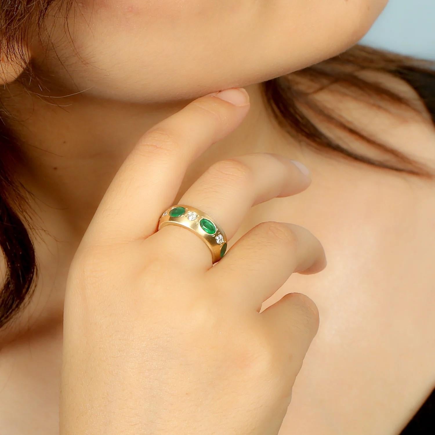 For Sale:  Emerald Diamond 18 Karat Gold Band Ring 2