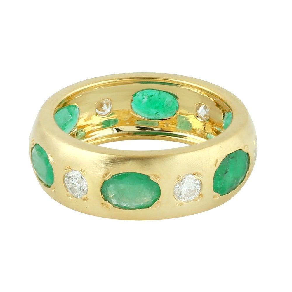 For Sale:  Emerald Diamond 18 Karat Gold Band Ring 4