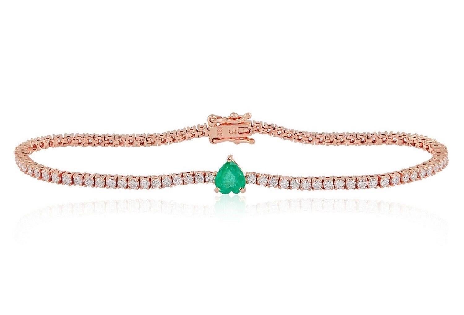 Modern Emerald Diamond 18 Karat Gold Heart Bracelet For Sale