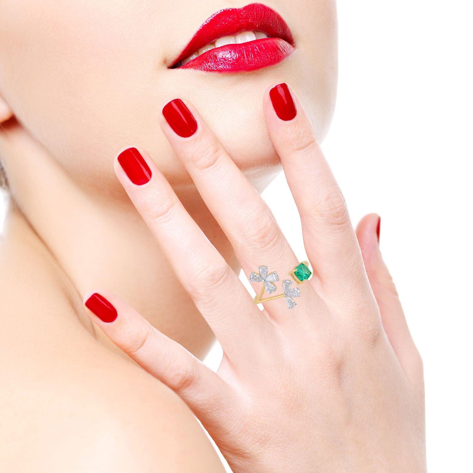 For Sale:  Emerald Diamond 18 Karat Gold Open Ring 2