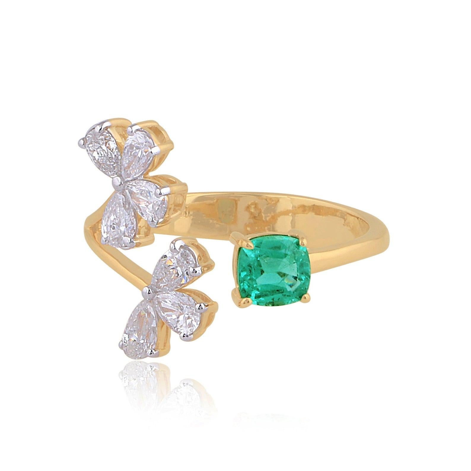 For Sale:  Emerald Diamond 18 Karat Gold Open Ring 4