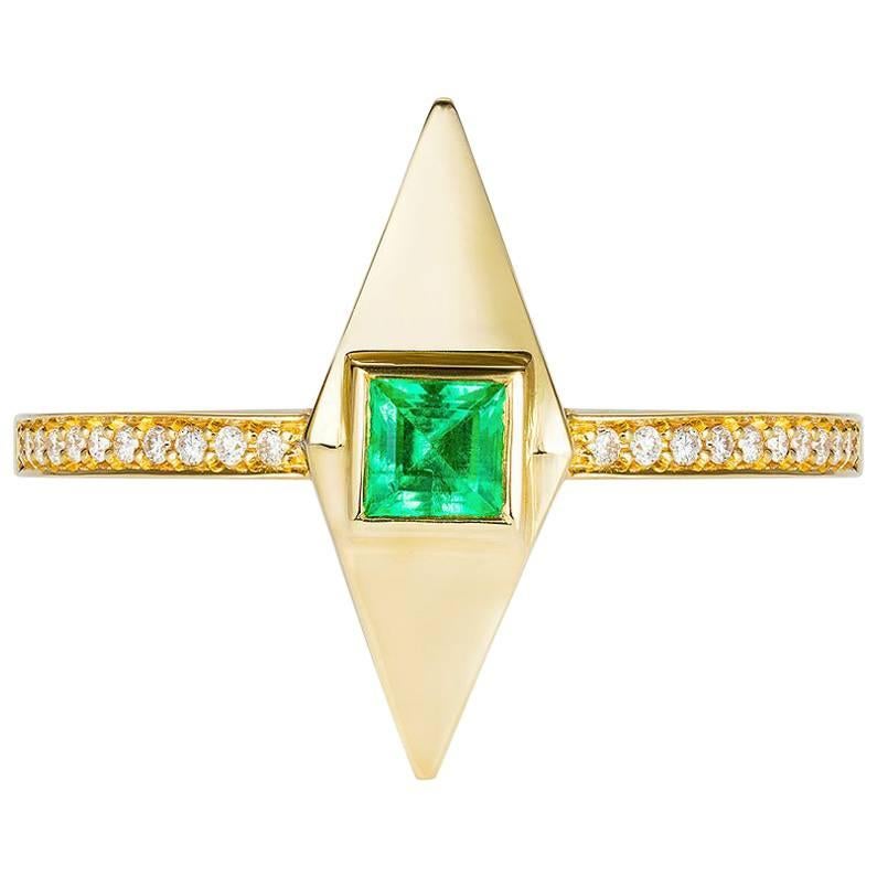 Emerald Diamond 18 Karat Gold Pyramid Engagement Ring For Sale