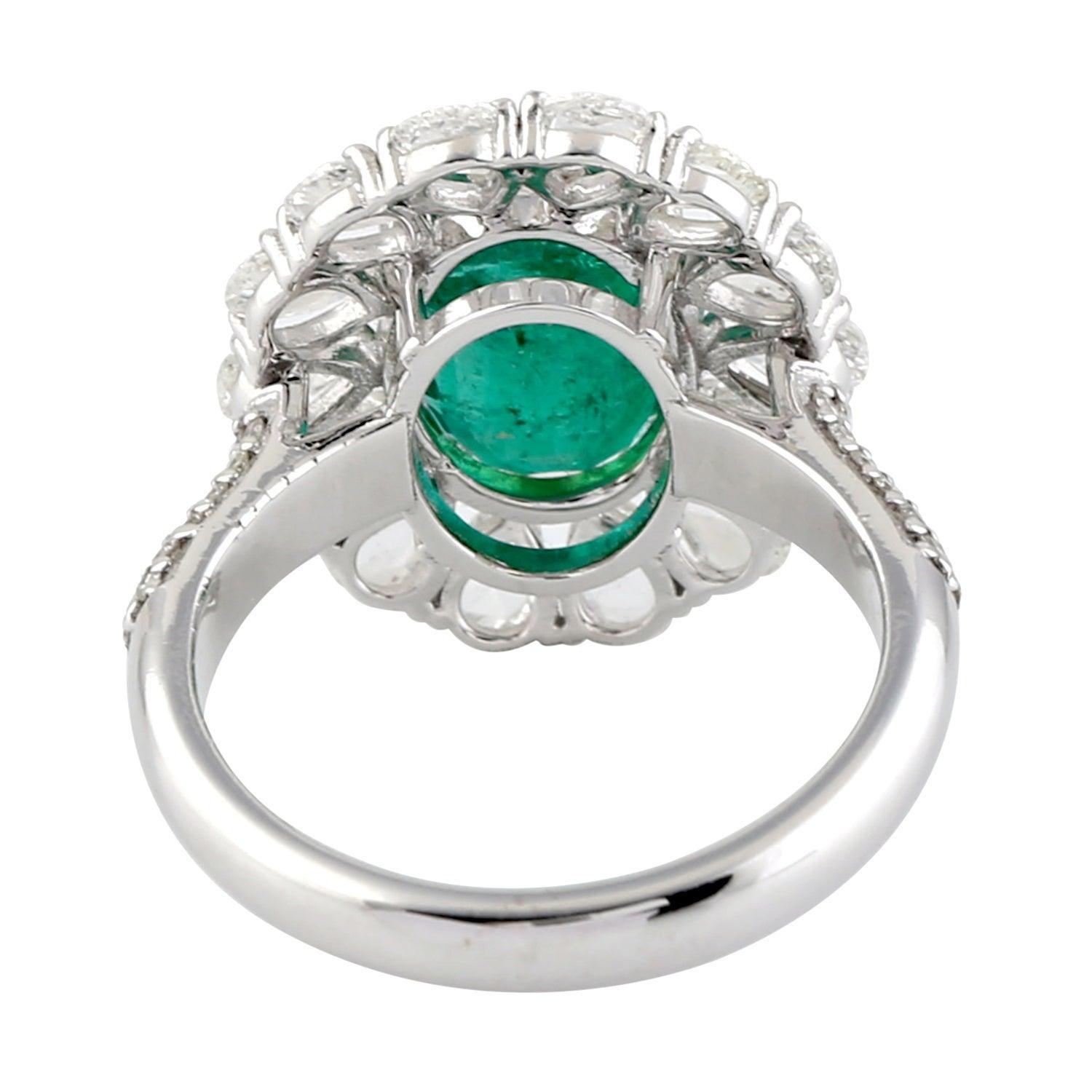 For Sale:  Emerald Diamond 18 Karat Gold Ring 2