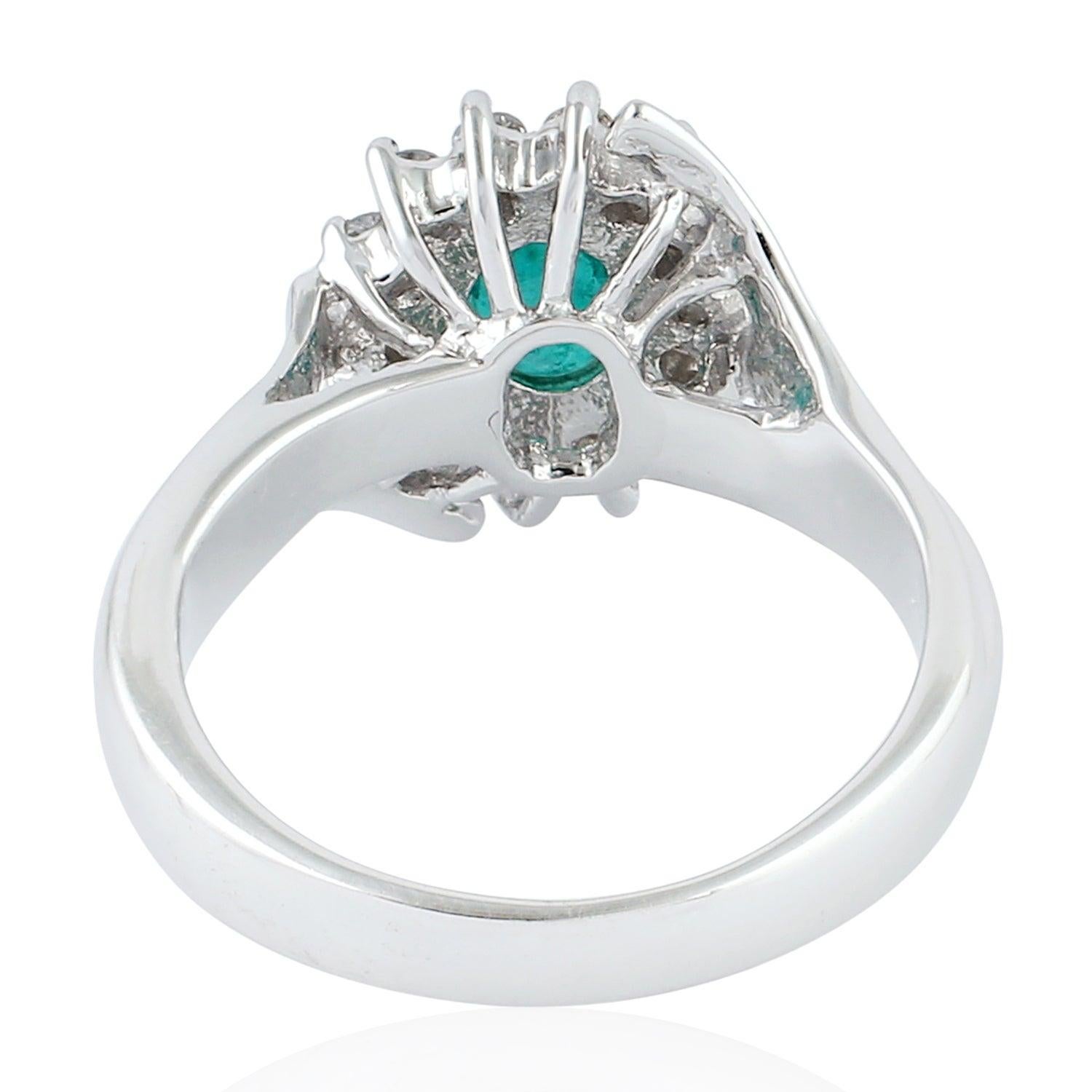 For Sale:  Emerald Diamond 18 Karat Gold Ring 2