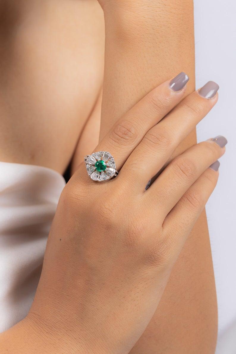 Modern Emerald Diamond 18 Karat Gold Ring For Sale