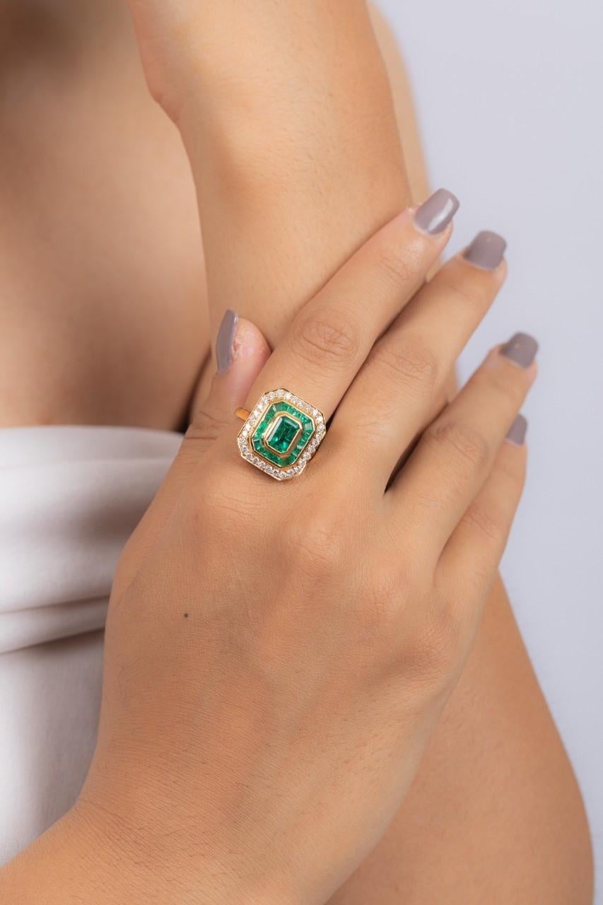 Art Deco Emerald Diamond 18 Karat Gold Ring For Sale