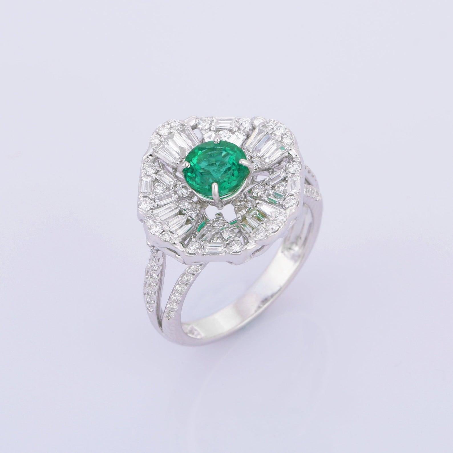 Round Cut Emerald Diamond 18 Karat Gold Ring For Sale