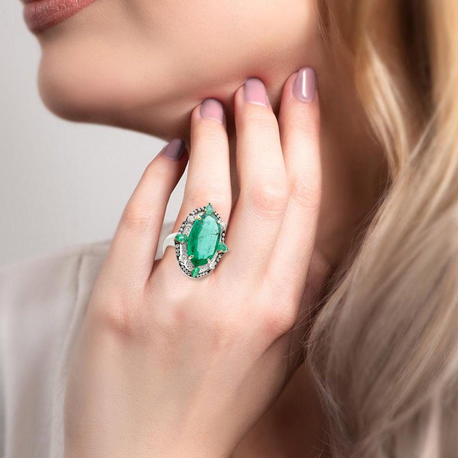 For Sale:  Emerald Diamond 18 Karat Gold Ring 5