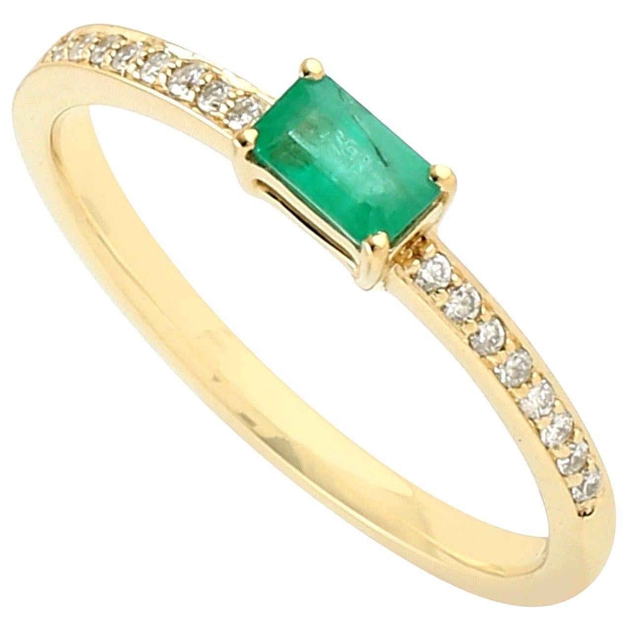 For Sale:  Emerald Diamond 18 Karat Gold Ring