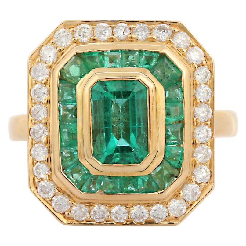 Emerald Diamond 18 Karat Gold Ring For Sale