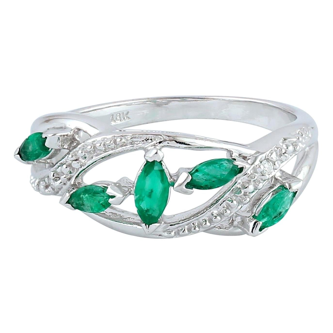 18 Carat Gold Emerald Diamond Band Ring For Sale at 1stDibs