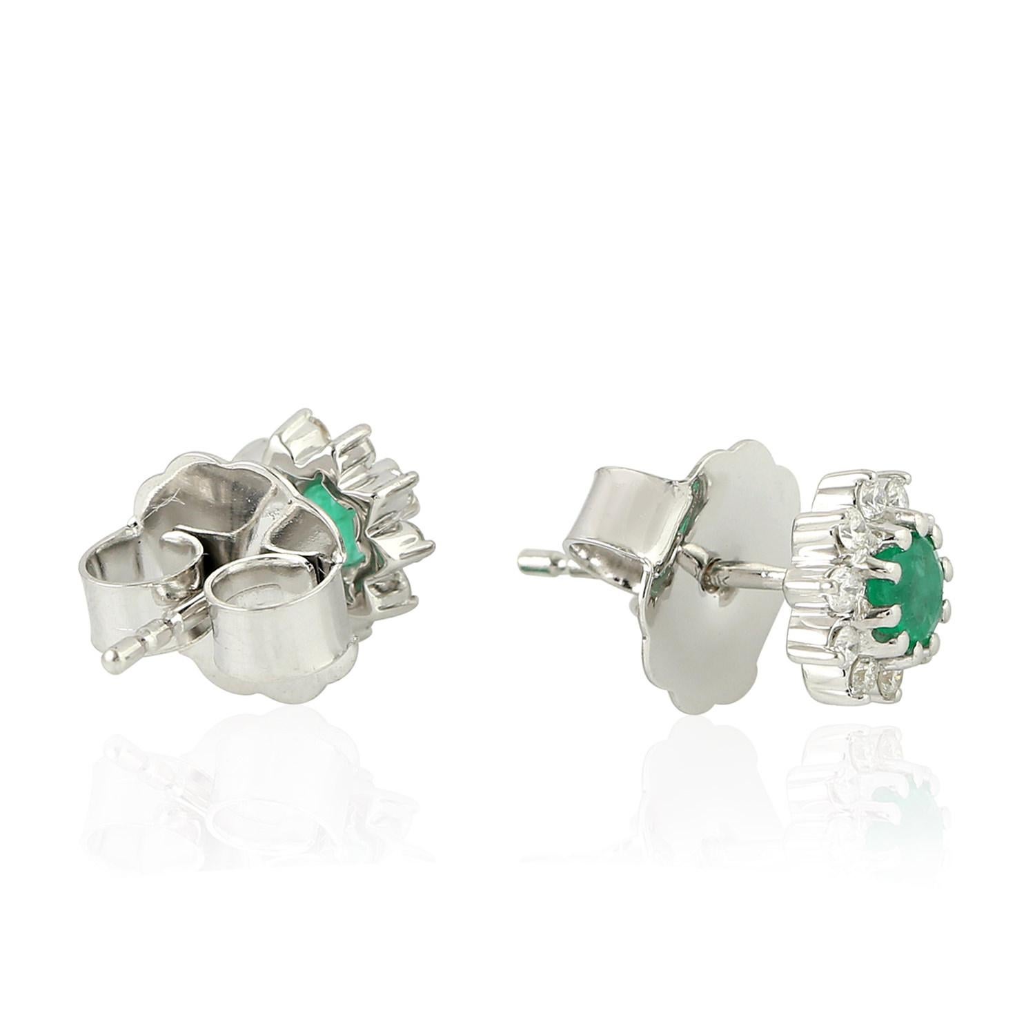 Contemporary Emerald Diamond 18 Karat Gold Stud Earrings For Sale