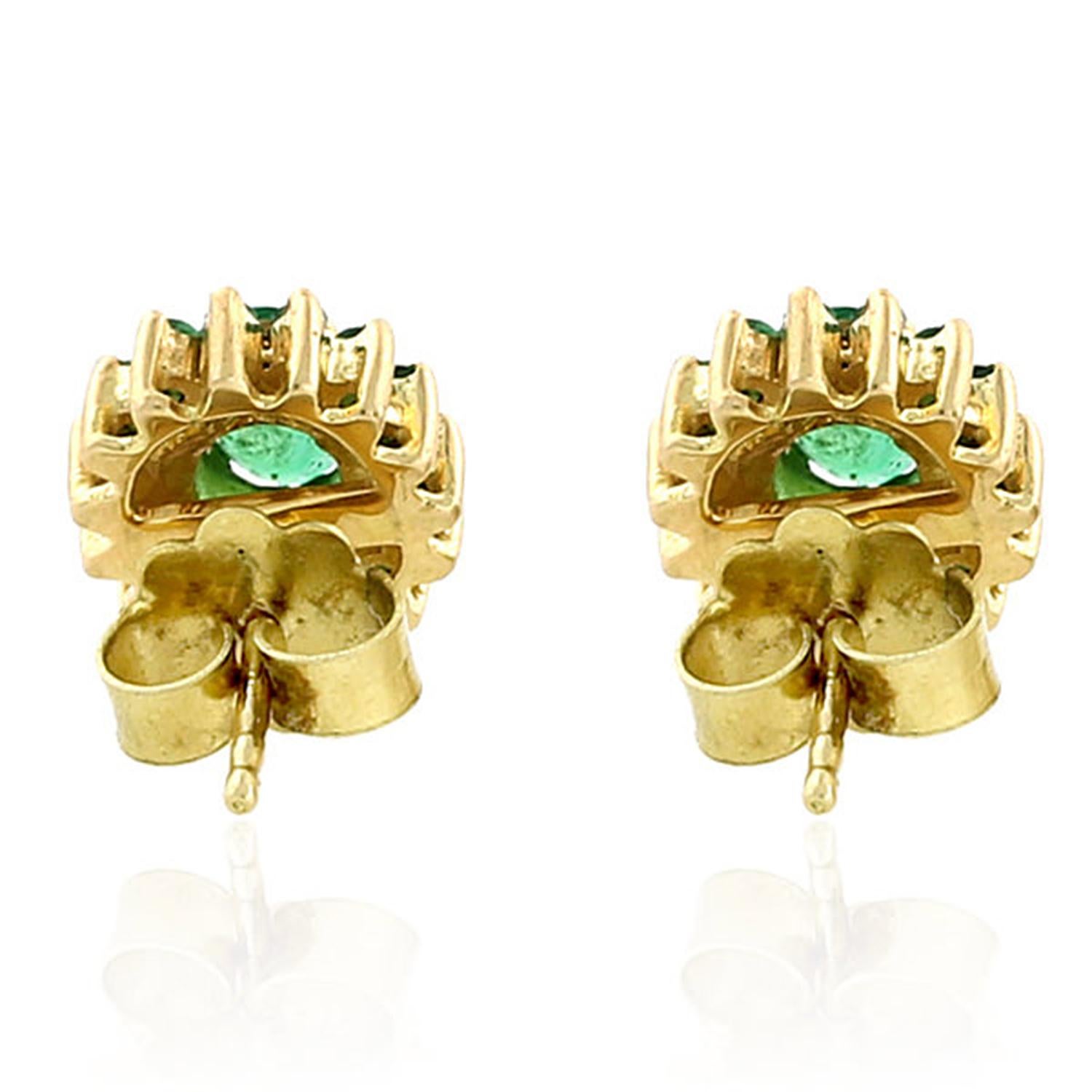 Contemporary Emerald 18 Karat Gold Stud Earrings For Sale
