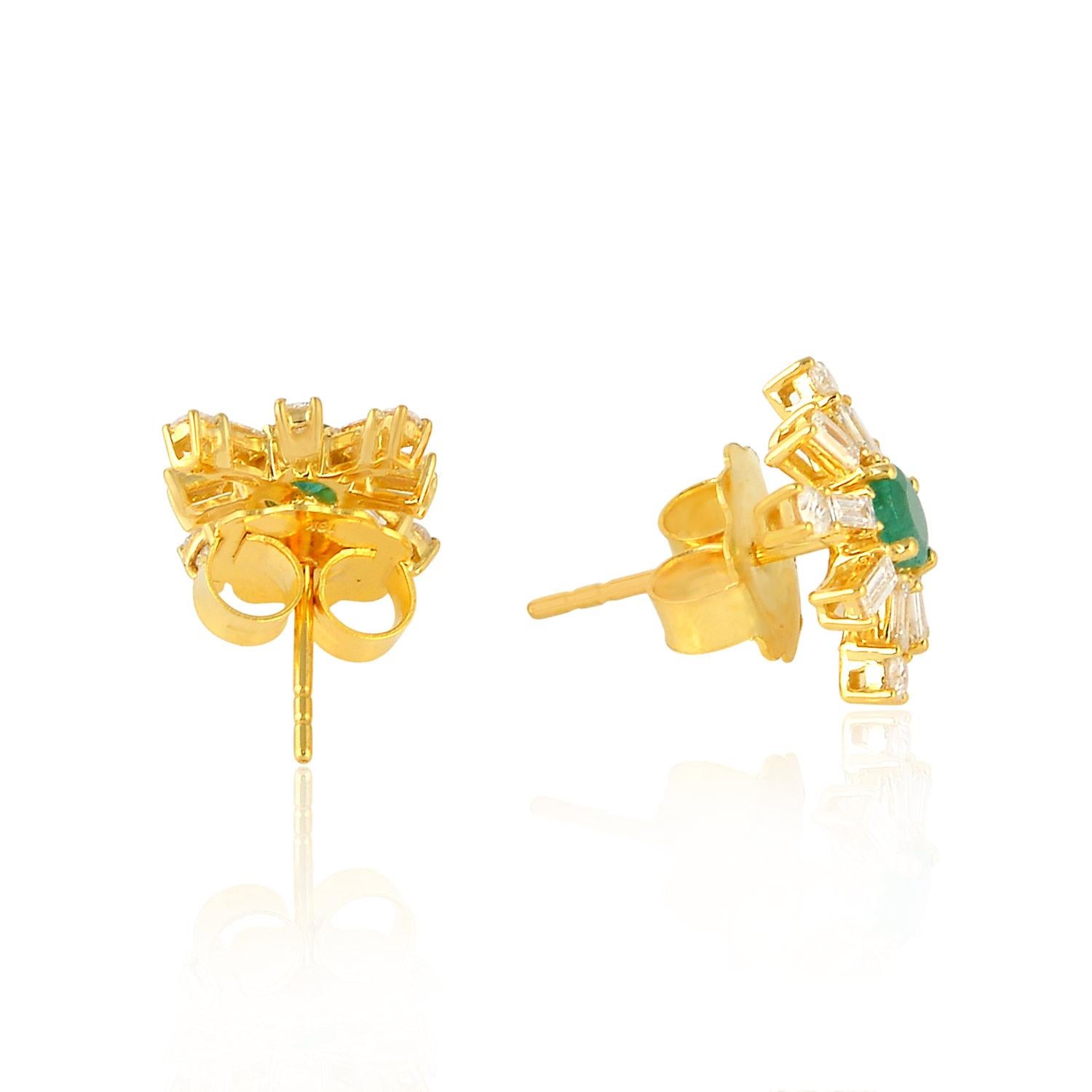 Modern Emerald Diamond 18 Karat Gold Stud Earrings For Sale