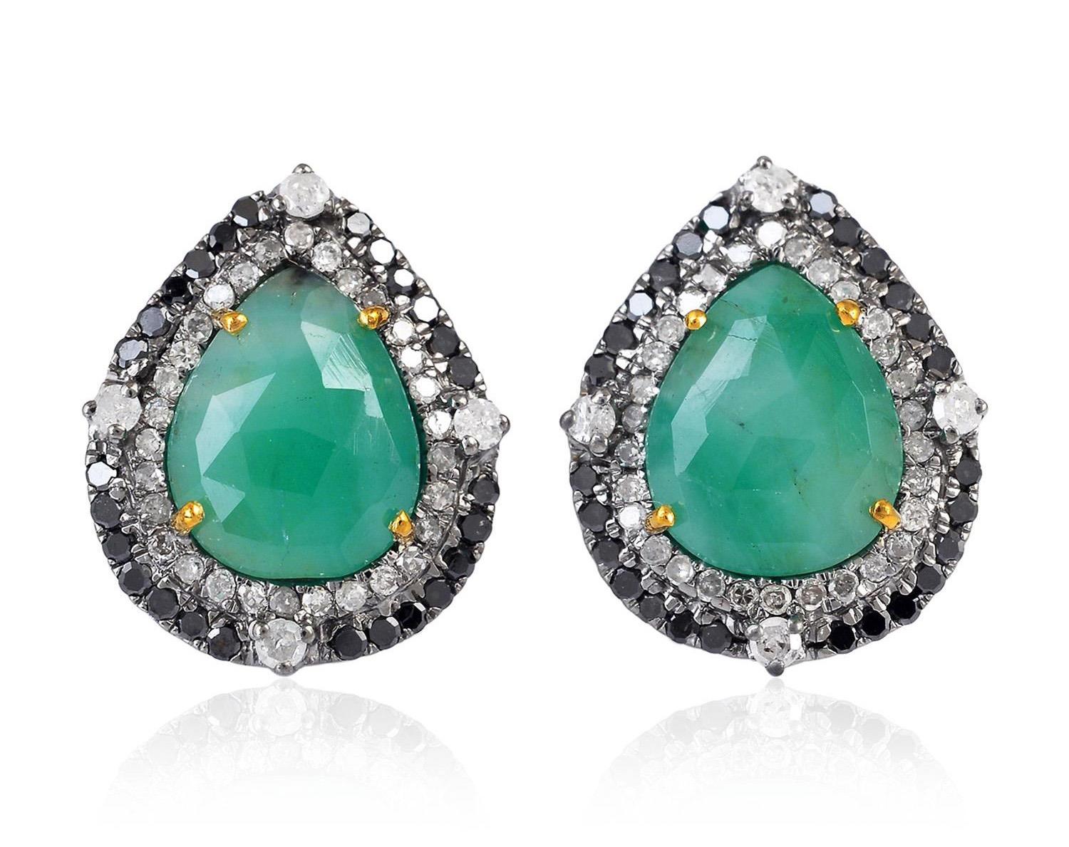 Taille poire Boucles d'oreilles en or 18 carats avec diamant et émeraude en vente