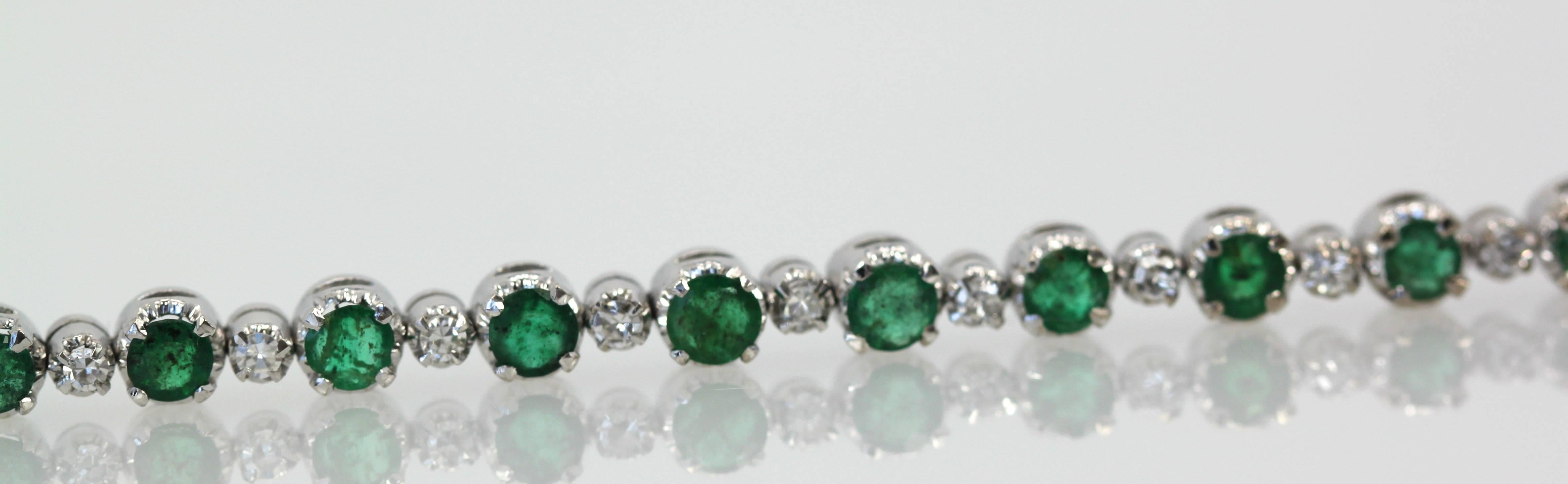 Modern Emerald Diamond 18 Karat White Gold Bracelet 4.20 Carat Diamonds and Emeralds