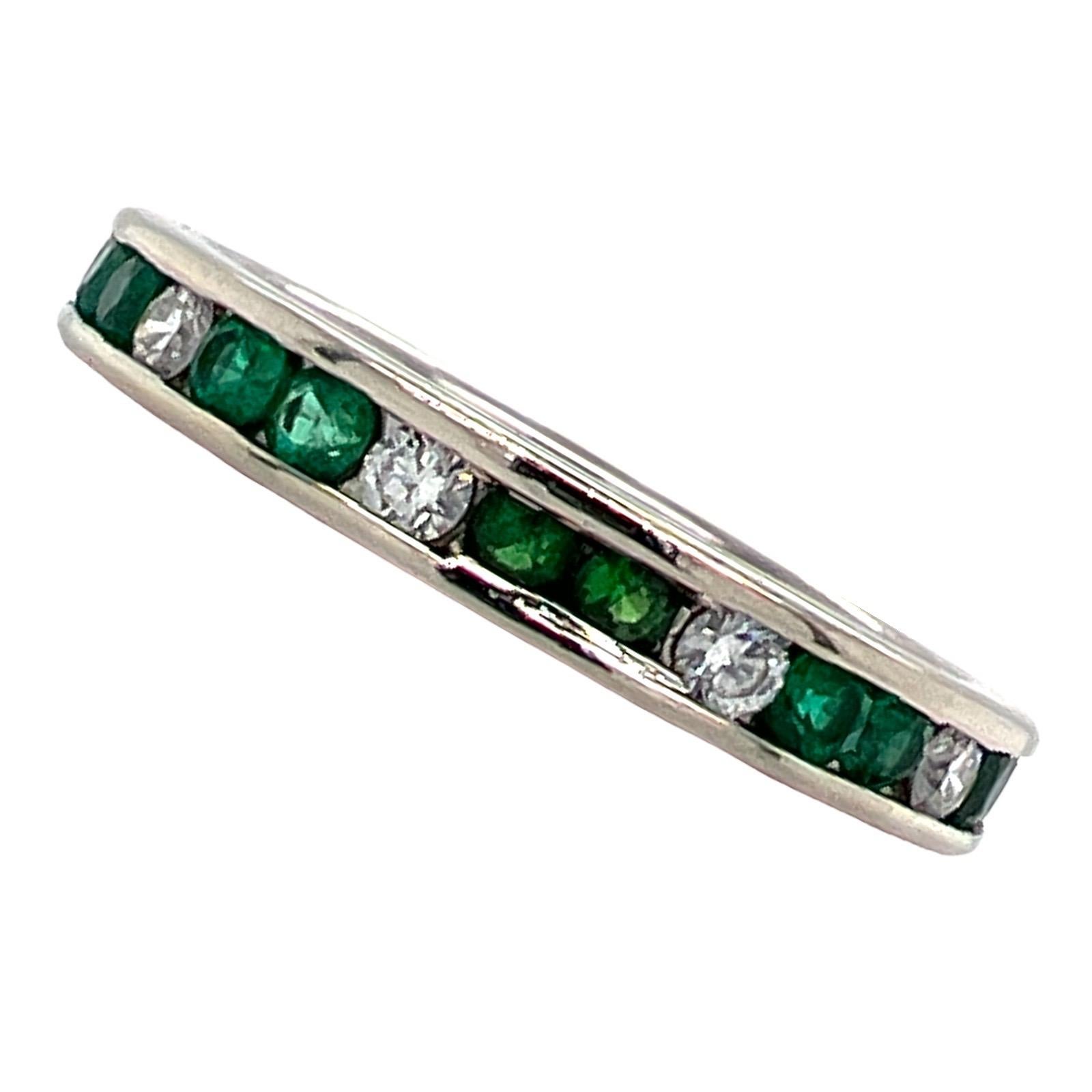Round Cut Emerald Diamond 18 Karat White Gold Eternity Wedding Band Ring