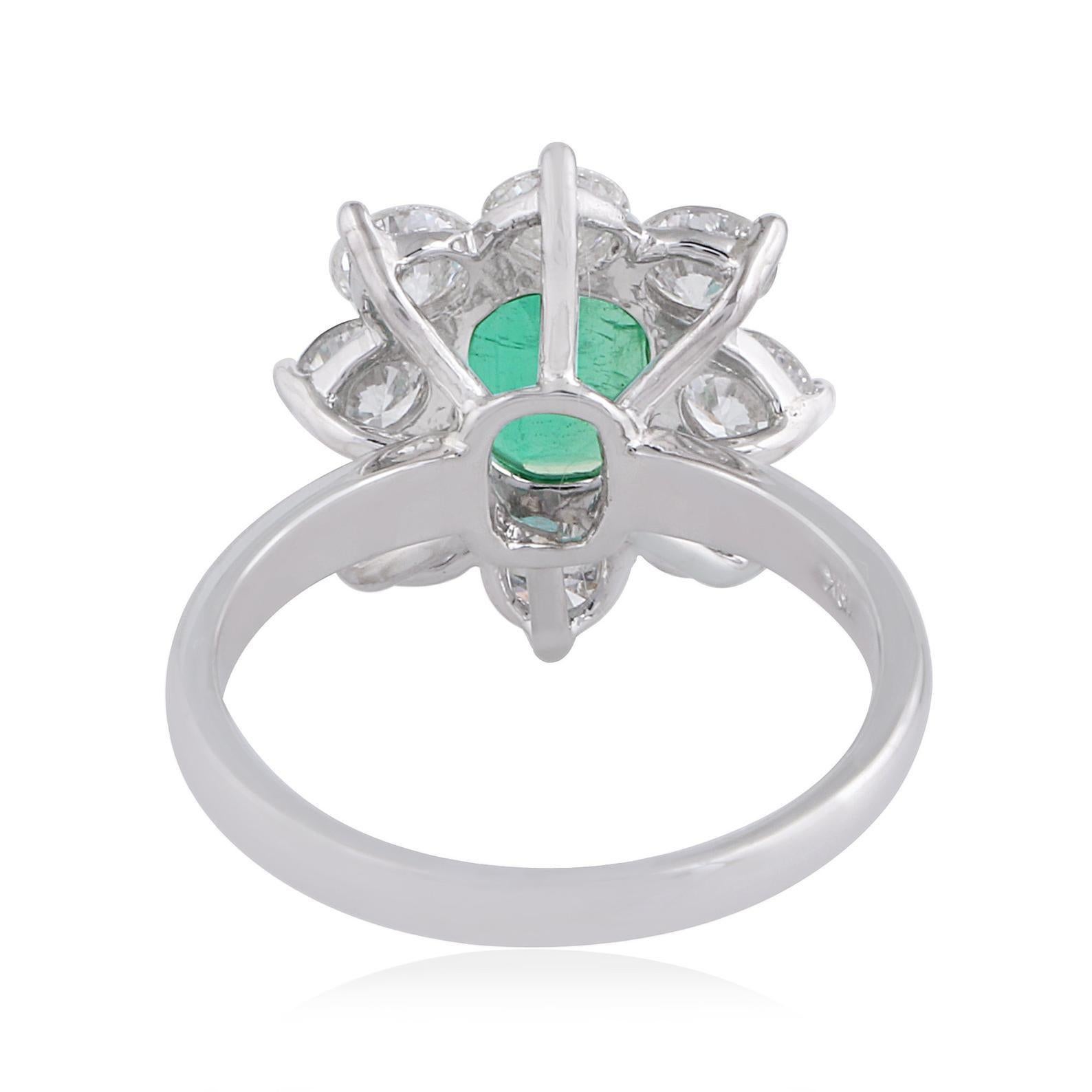 En vente :  Bague à fleurs en or blanc 18 carats avec diamants et émeraude 4