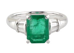 Emerald Diamond 18 Karat White Gold Ring