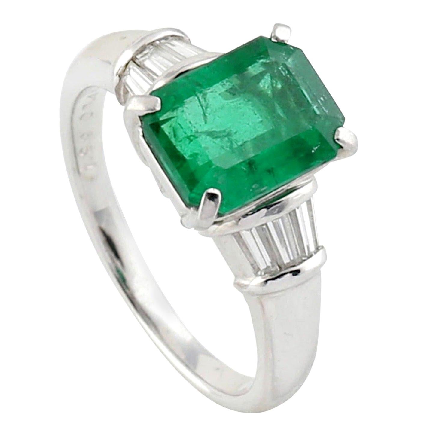 Emerald Diamond 18 Karat White Gold Ring