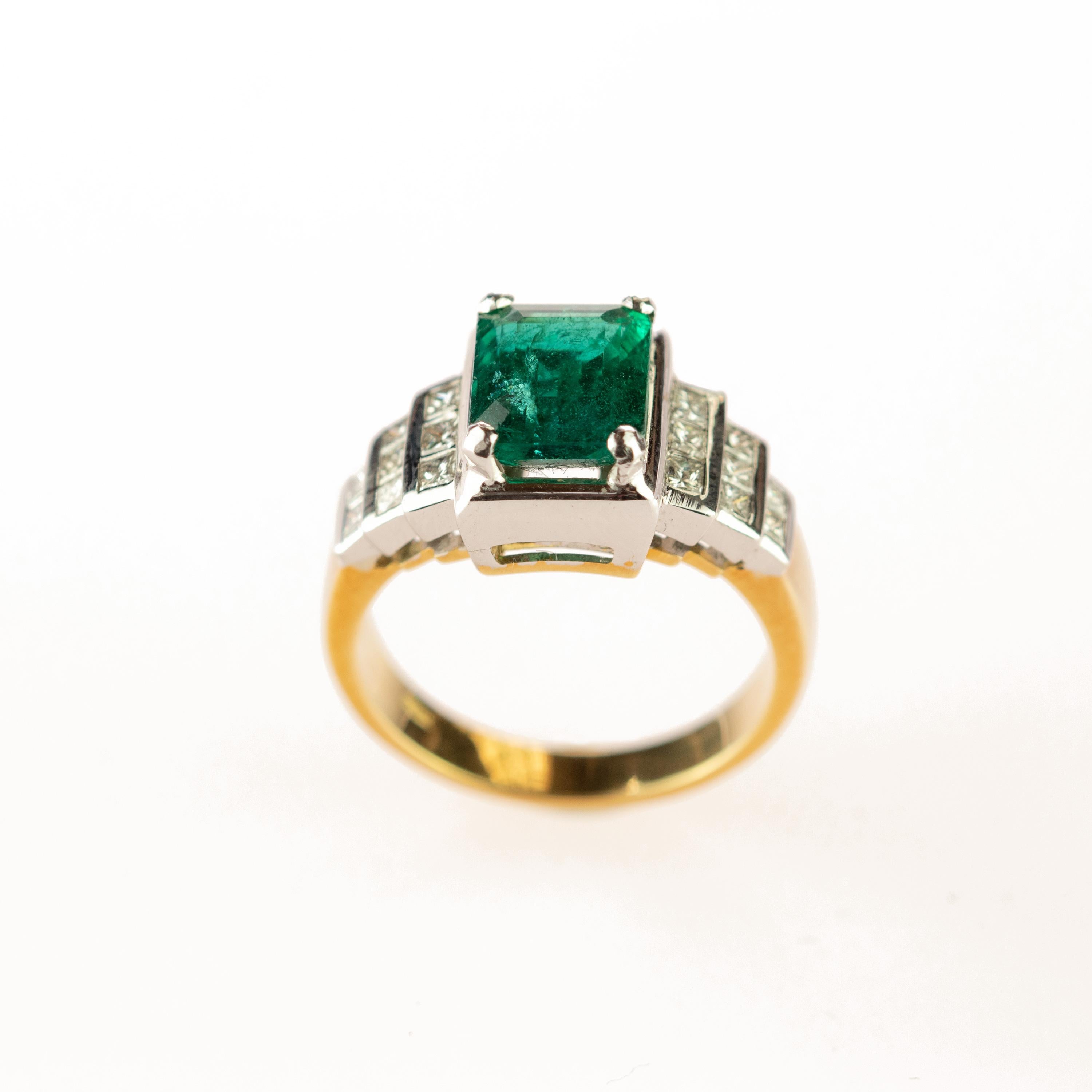 Emerald Diamond 18 Karat White Yellow Gold Pyramid Cocktail AIG Certified Ring For Sale 1